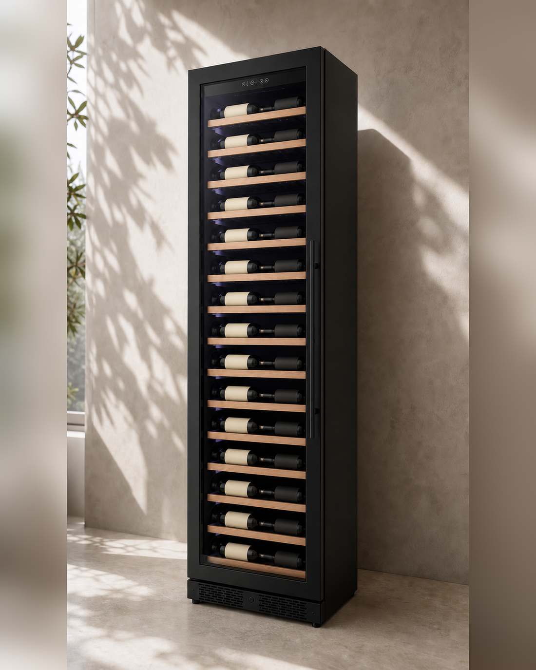VINELOR Reserva 67 bouteilles | Cave à vin encastrable 1 zone porte noire charnière gauche — vue principale premium