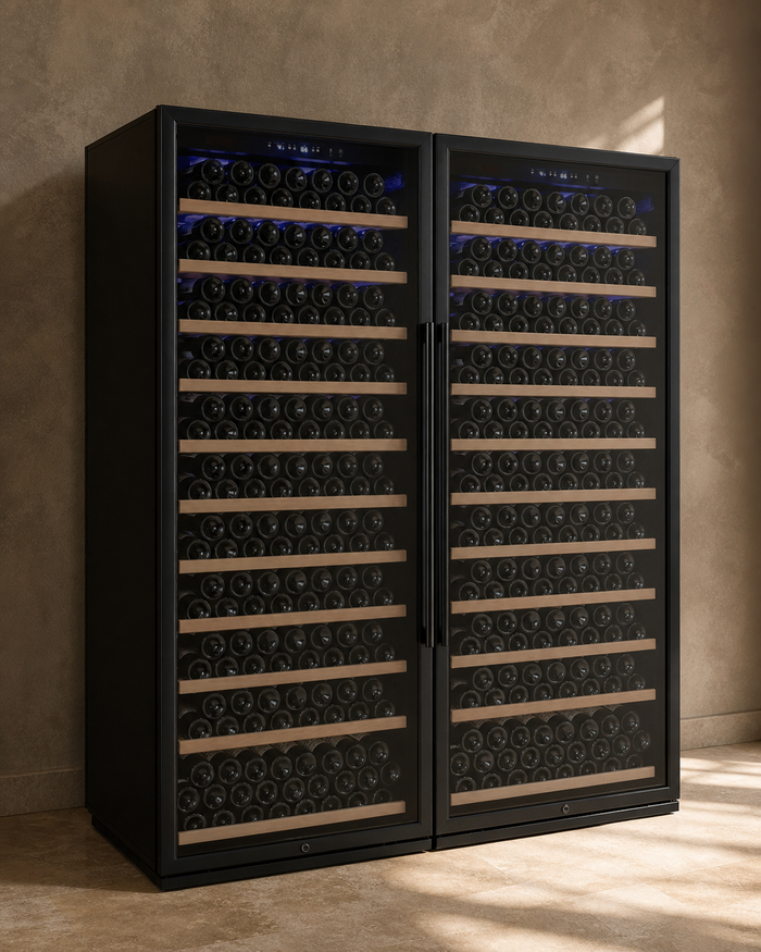 VINELOR Vite 554 bouteilles | Cave à vin pose libre 2 zones side-by-side porte noire — vue principale premium