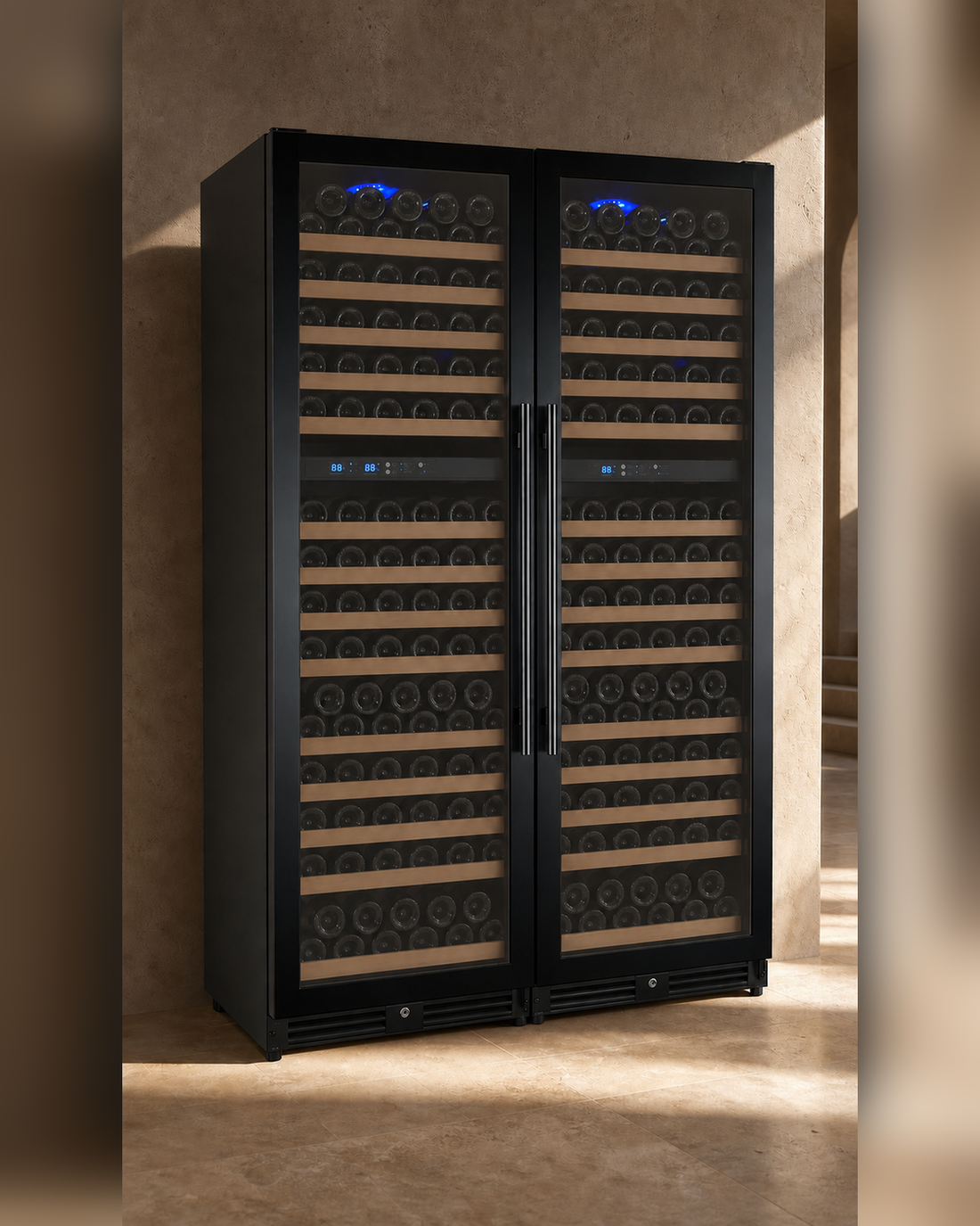 VINELOR FlexCount 344 bouteilles | Cave à vin pose libre 4 zones side-by-side porte noire — vue principale premium
